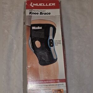Mueller self adjusting Black Knee Brace with Blue Accents
